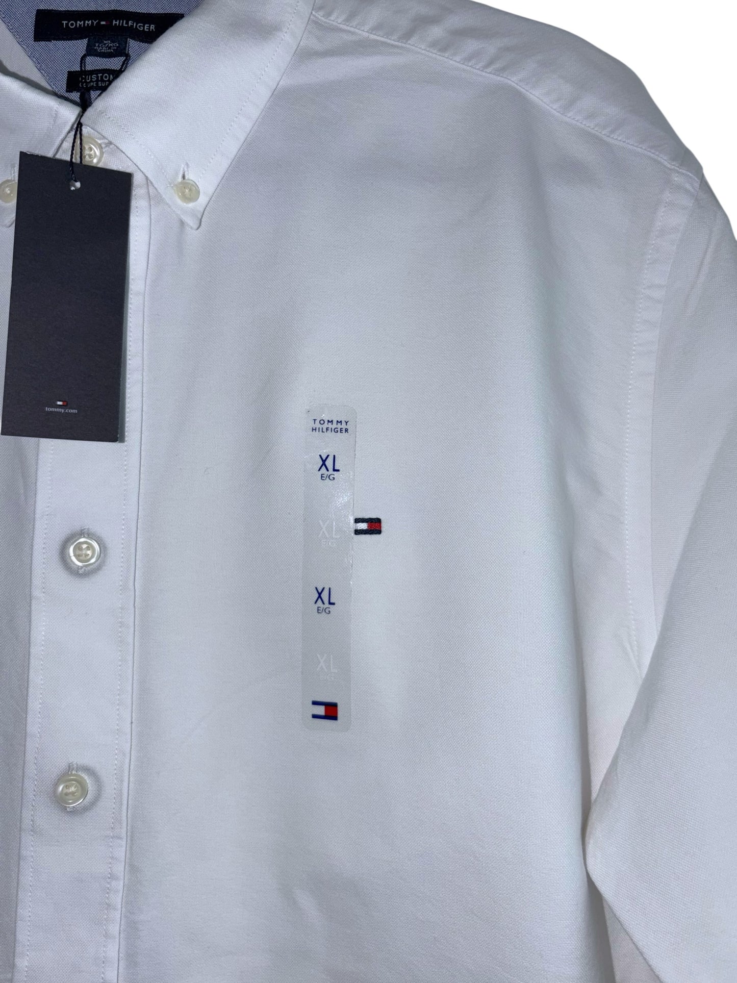 CAMISA TOMMY HILFIGER CON BOTONES MAGNÉTICOS TALLA “XL” CUSTOM FIT